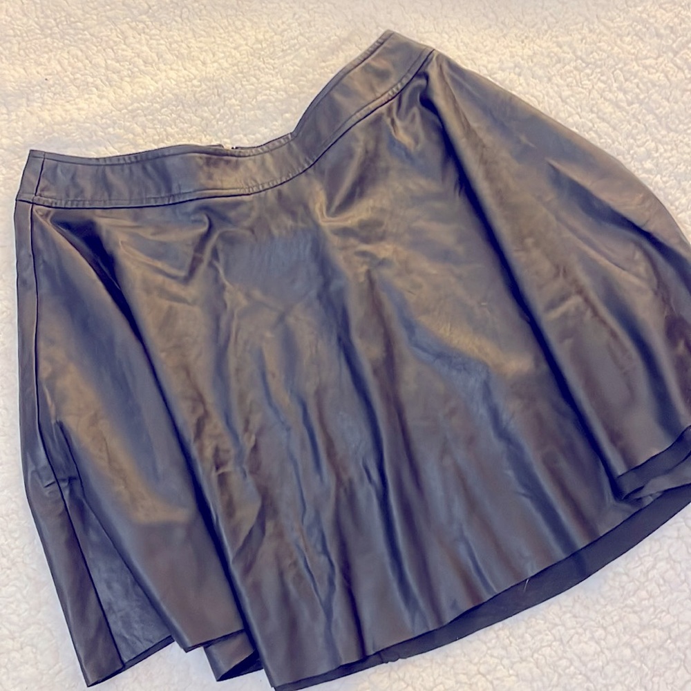 🌸💟 FINAL SALE 💟🌸 Leather Black Full Short Skirt NWT